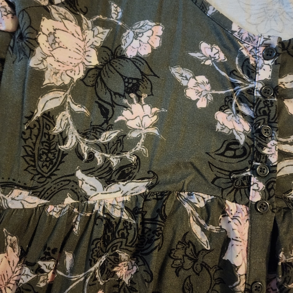 Torrid 18W-20W super soft knit green floral button down tops - Picture 5 of 5